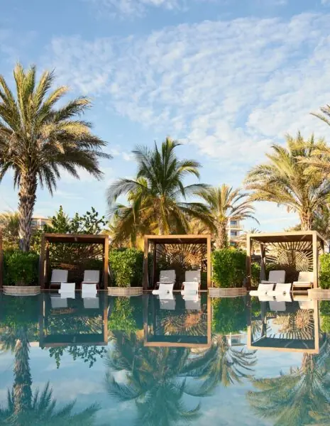 Cabañas en la piscina