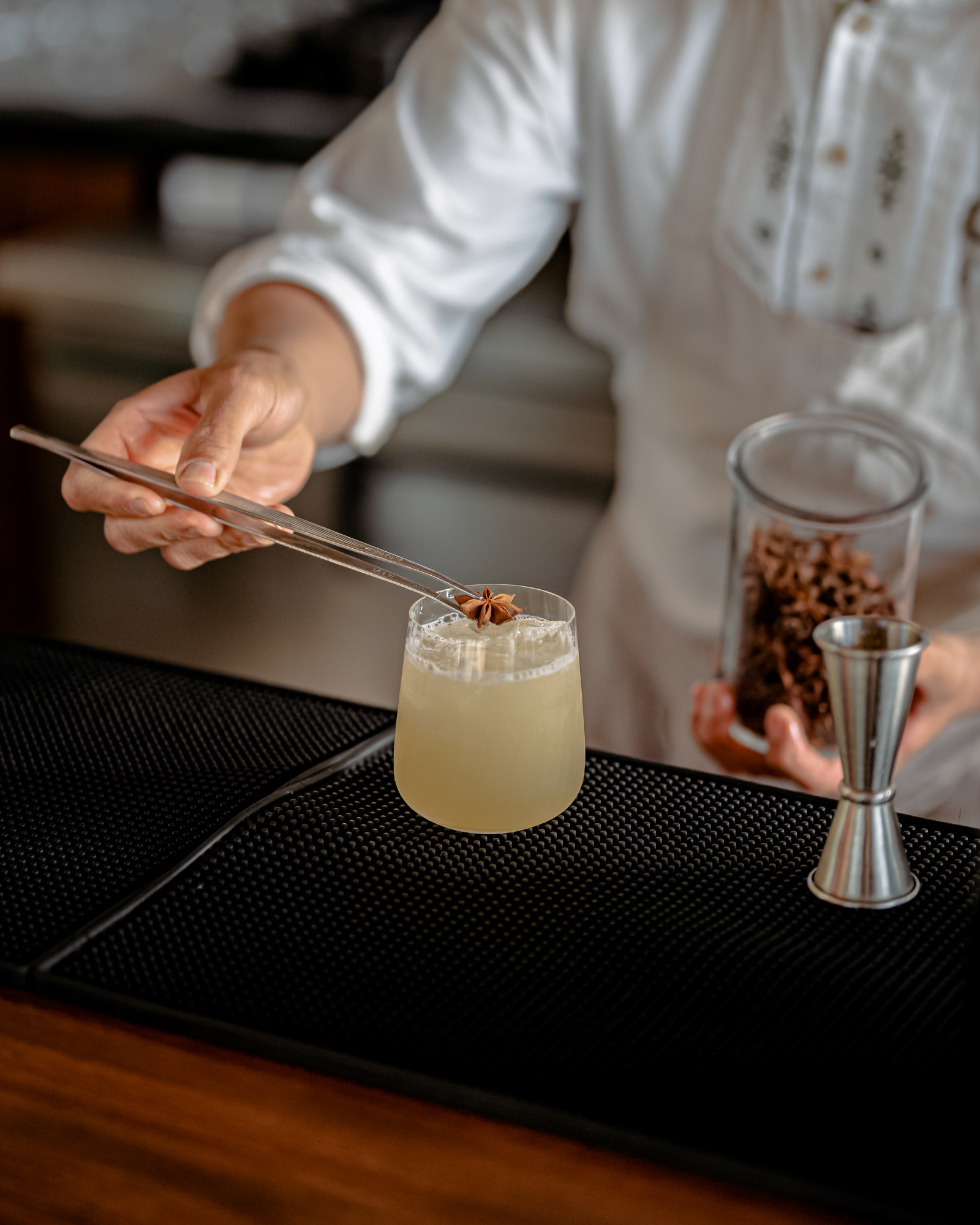 A chef is preparing lemonade for the customers.